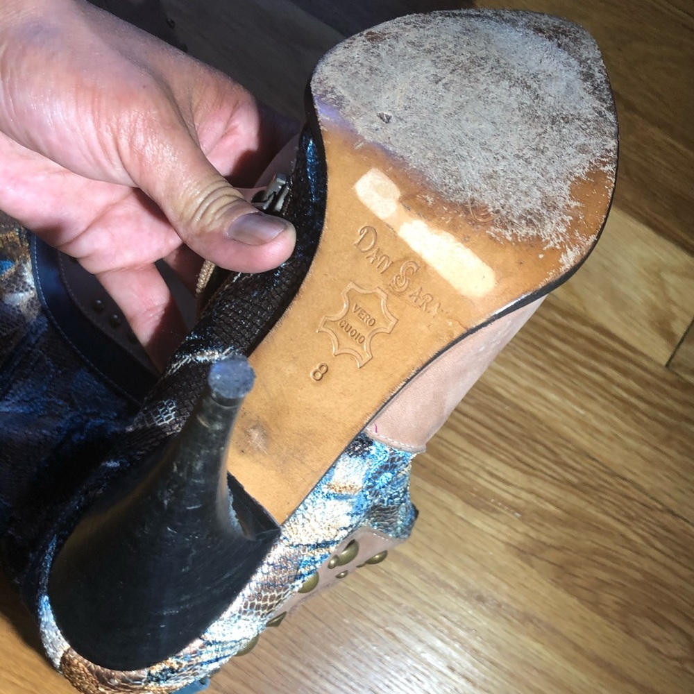 Boots - Picture 5 of 7
